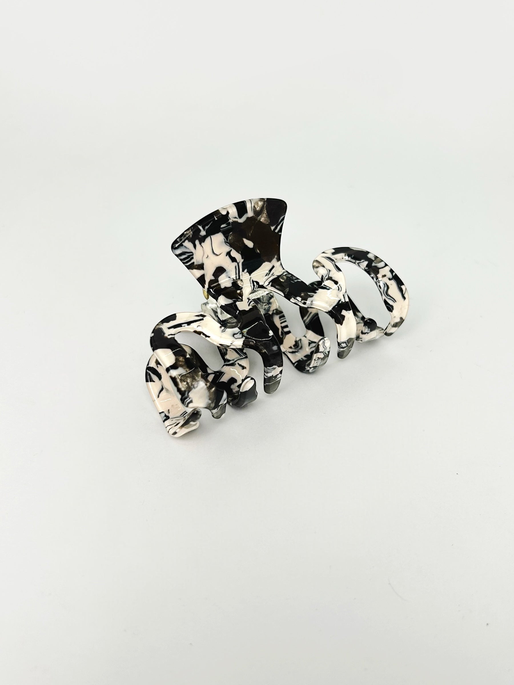 Marble Muse Wave Hair Claw