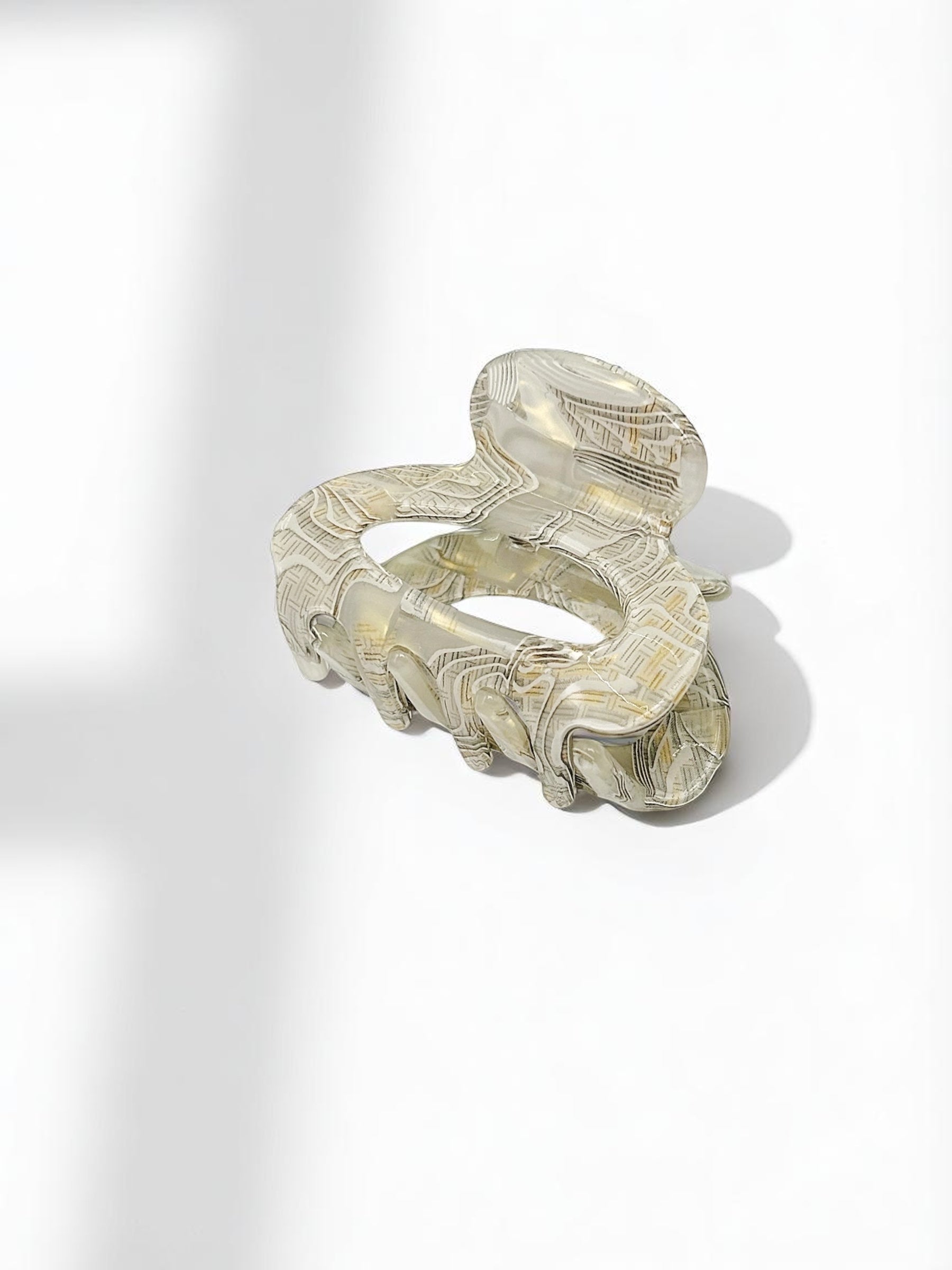 Sand Etch Shell Claw